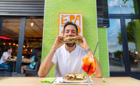 Diseñando el branding gastronómico del restaurante italiano É Pazzo