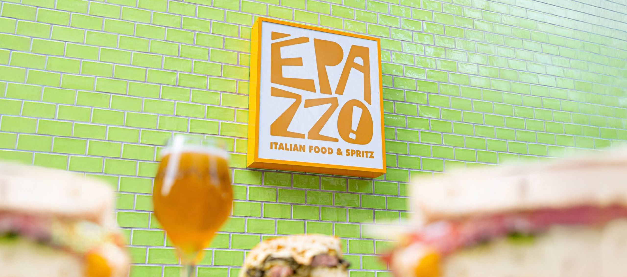 mágenes de focaccias artesanales, ingredientes frescos y platos recién servidos.