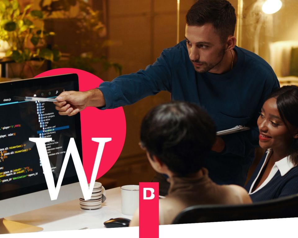 El sector del desarrollo web es una de las áreas más demandadas del mundo digital. Cada año, miles de personas deciden formarse en programación, diseño y tecnología para entrar en este mercado competitivo. Pero ¿cómo puedes conseguir trabajo más rápidamente en desarrollo web sin años de experiencia previa? Aquí te comparto estrategias probadas para abrirte paso en una de las carreras tech más prometedoras.