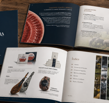Diseño editorial de catalogo de producto de jamones premium para profesionales
