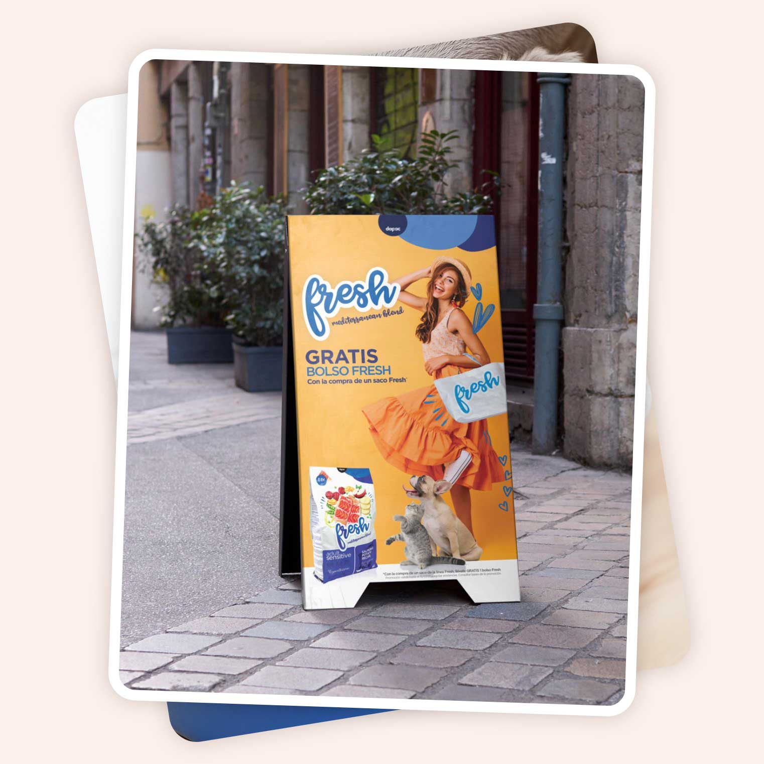 diseñadores gráficos de carteles de publicidad para aumentar notoriedad de marcas en el retail